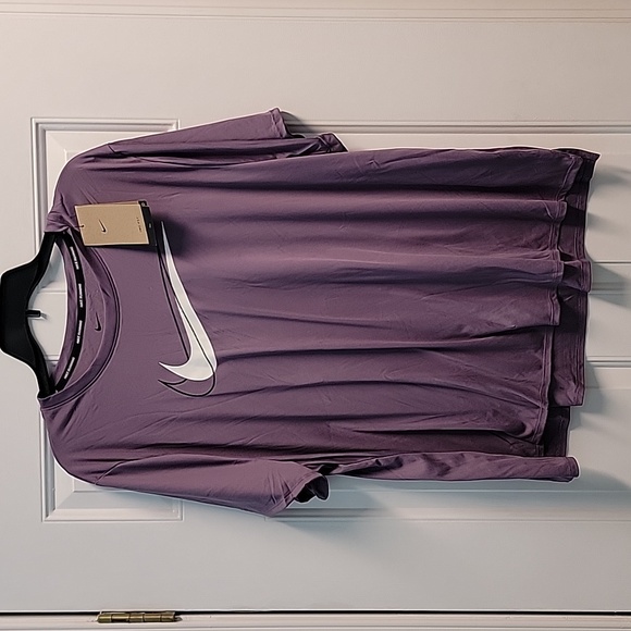 NWT Women's Plus size Nike dri-fit tee - Picture 1 of 7